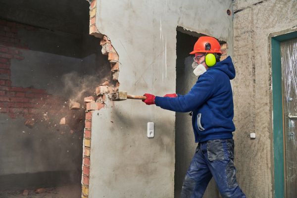 Concrete Wall Demolition in Lima